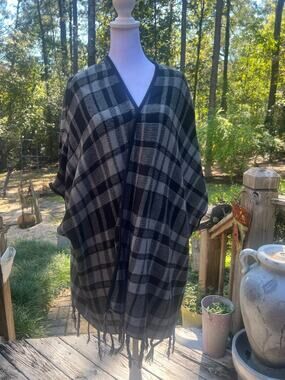 Faded Glory 3X Black Gray Plaid Ruana Poncho Wrap Fringe Plus Size 22W 24W